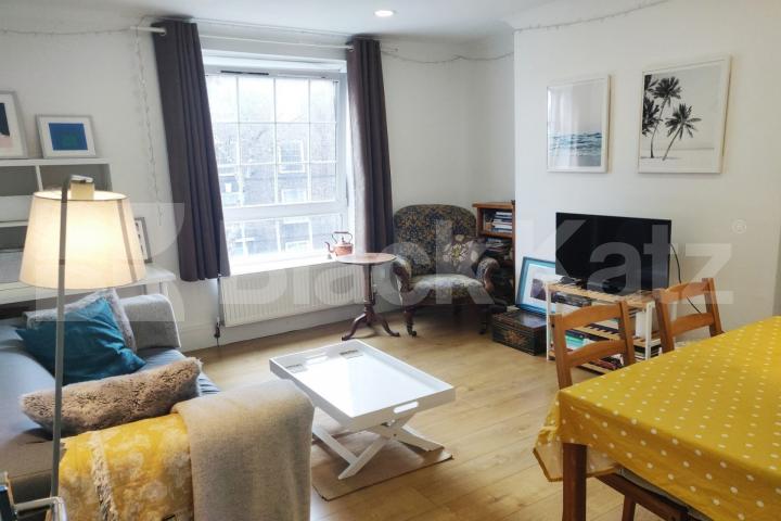 Recently refurbished throughout with wooden floors & superbly located  Law Street, Borough/London Bridge